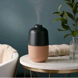 Threshold Ultrasonic Essential Oil Diffuser 200ml Black Brown
New in Box